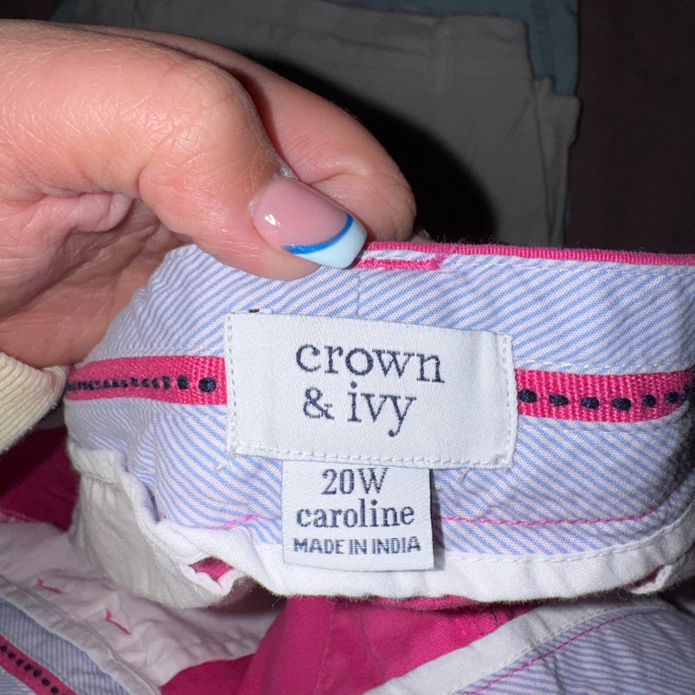 Crown & Ivy Caroline Shorts (4) - Picture 3 of 3